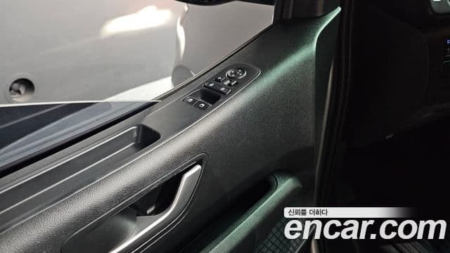 Hyundai Staria 2023 — ფოტო 13/20