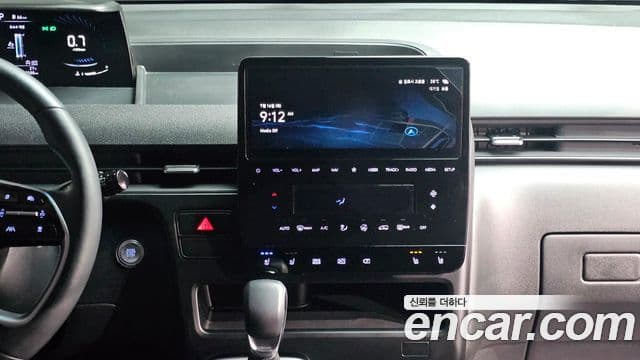 Hyundai Staria 2023 — ფოტო 17/20