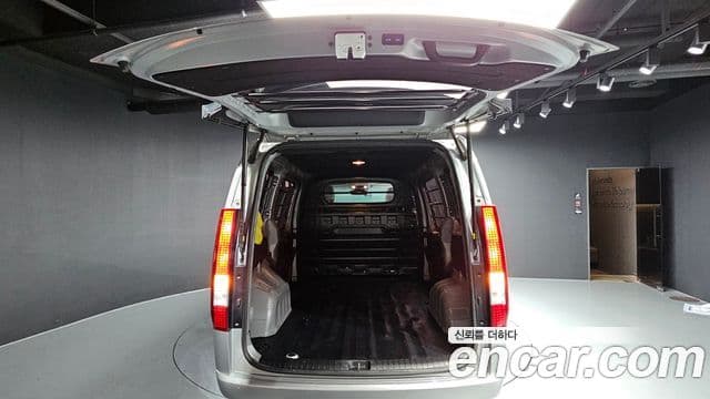Hyundai Staria 2023 — ფოტო 20/20
