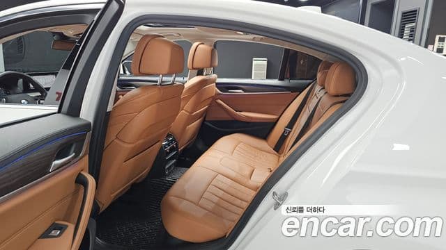 BMW 5 Series 2020 — Şəkil 12/20