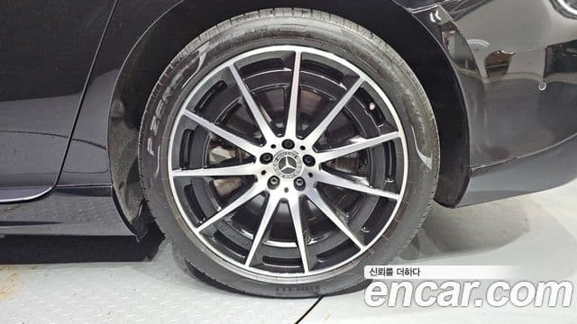 Mercedes-Benz EQS 2023 — Photo 13/35