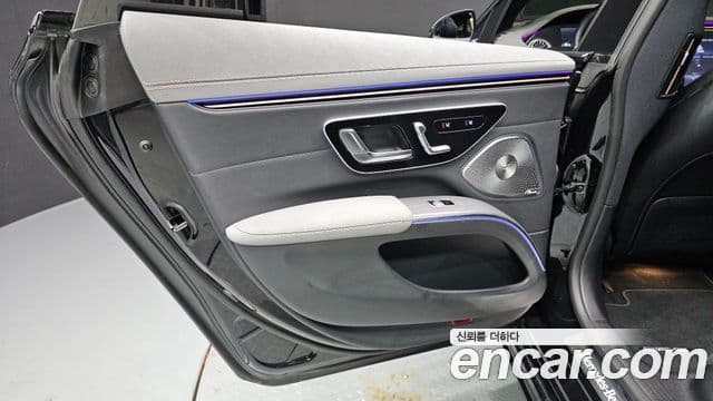 Mercedes-Benz EQS 2023 — Photo 8/35