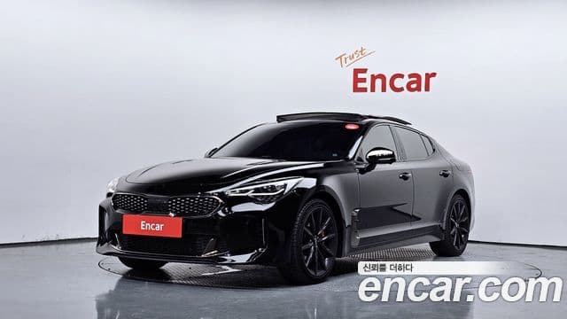 Kia Stinger 2022 — ფოტო 1/20