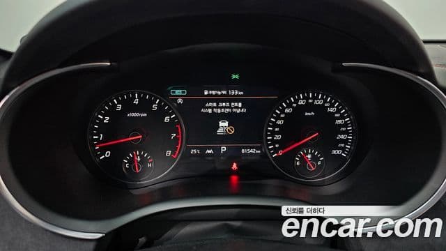 Kia Stinger 2022 — ფოტო 8/20