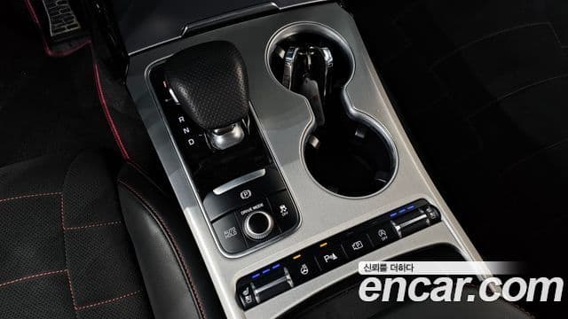 Kia Stinger 2022 — ფოტო 9/20