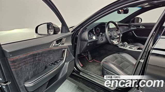 Kia Stinger 2022 — ფოტო 10/20