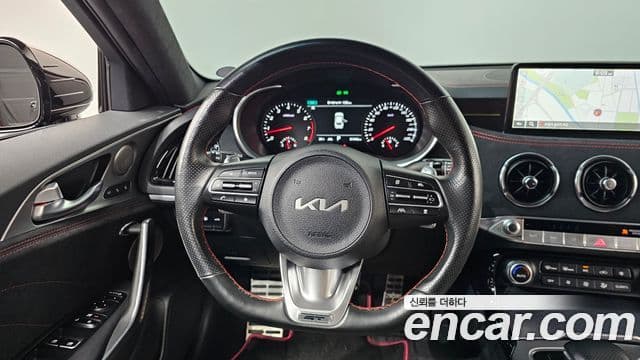 Kia Stinger 2022 — ფოტო 13/20