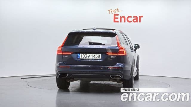 Volvo V60 Cross Country 2021 — Şəkil 4/20