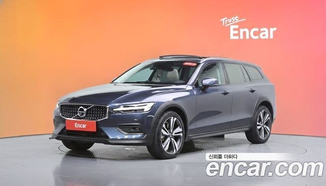 Volvo V60 Cross Country 2021 — Şəkil 1/20