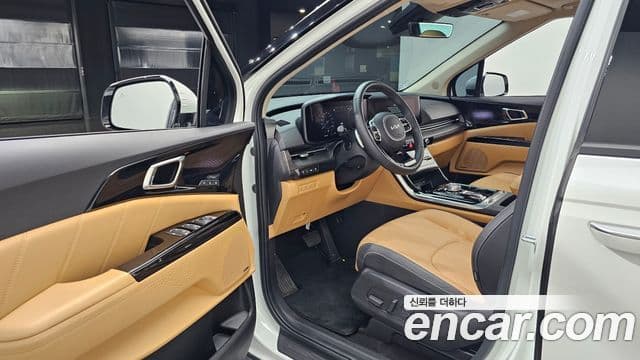 Kia Carnival 2022 — фото 10 из 20