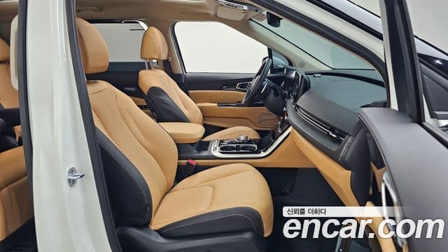 Kia Carnival 2022 — фото 11 из 20