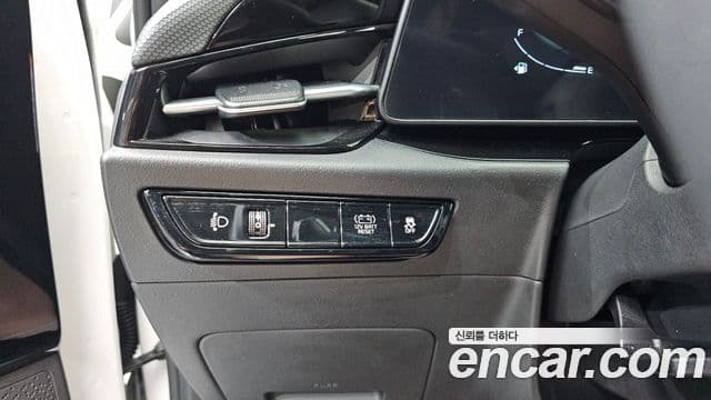Kia Niro 2022 — ფოტო 17/20