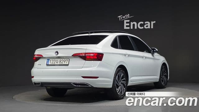 Volkswagen Jetta 2021 — ფოტო 2/20