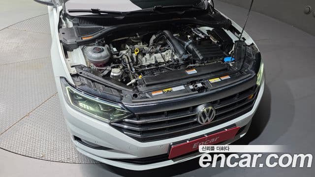 Volkswagen Jetta 2021 — ფოტო 6/20