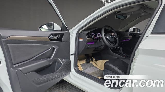 Volkswagen Jetta 2021 — Şəkil 10/20