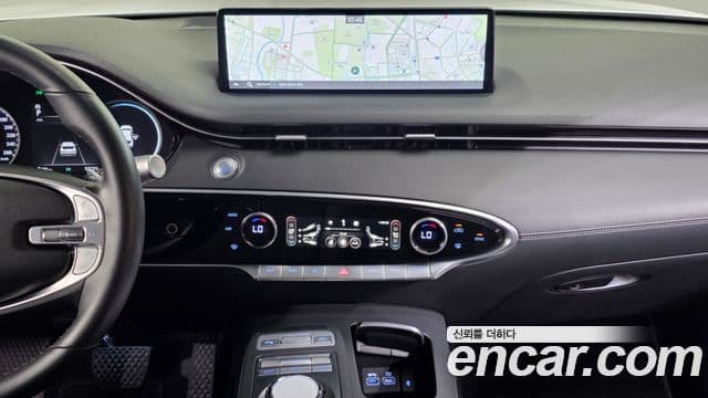Genesis GV70 2021 — ფოტო 14/20
