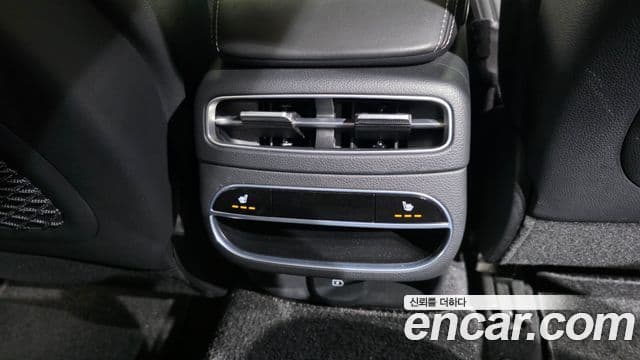 Genesis GV70 2021 — ფოტო 19/20
