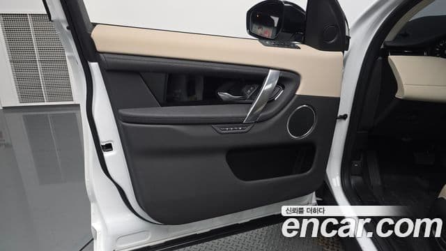 Land Rover Discovery Sport 2025 — ფოტო 29/39