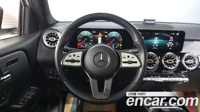 Mercedes-Benz GLB-Class 2021 — Şəkil 13/20