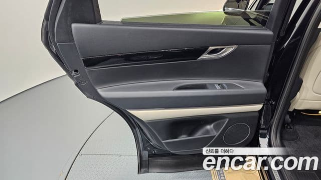 Genesis GV80 2023 — ფოტო 31/33