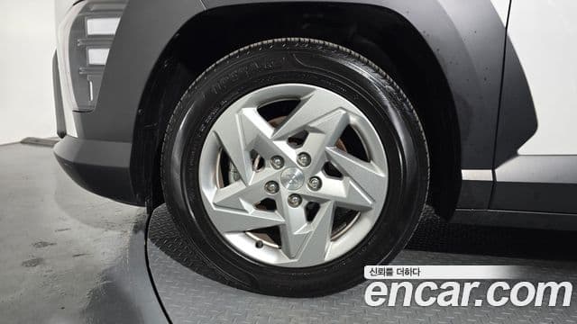 Hyundai Kona 2023 — ფოტო 5/20