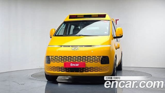 Hyundai Staria 2022 — ფოტო 2/20