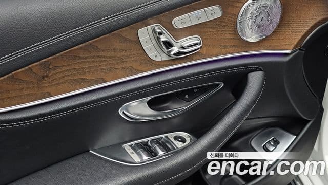 Mercedes-Benz E-Class 2019 — Şəkil 19/20