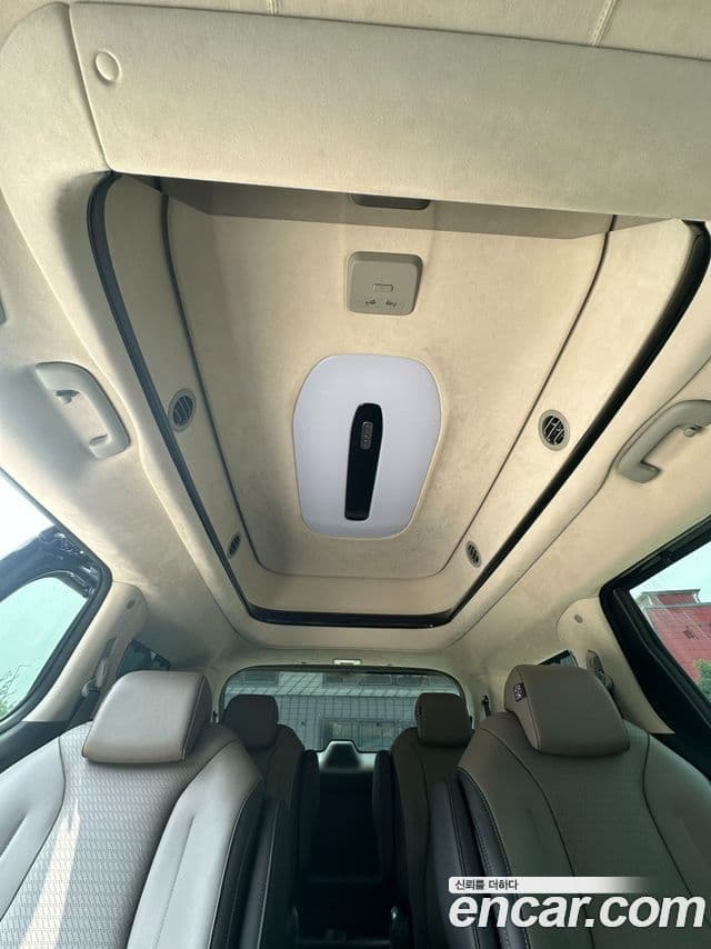 Kia Carnival 2023 — Şəkil 9/12