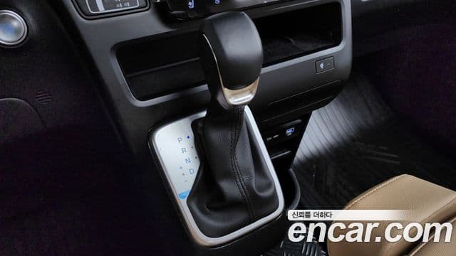 Hyundai Staria 2025 — Şəkil 8/20