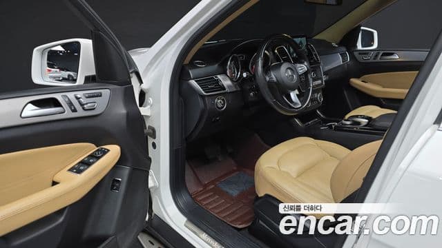 Mercedes-Benz GLE-Class 2018 — Фото 10/20