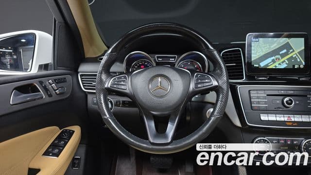 Mercedes-Benz GLE-Class 2018 — Фото 12/20
