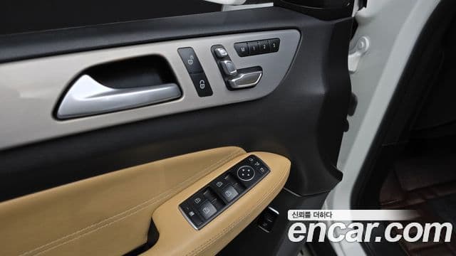 Mercedes-Benz GLE-Class 2018 — Фото 15/20