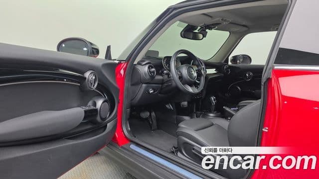 Mini Cooper 2023 — фото 10 из 20