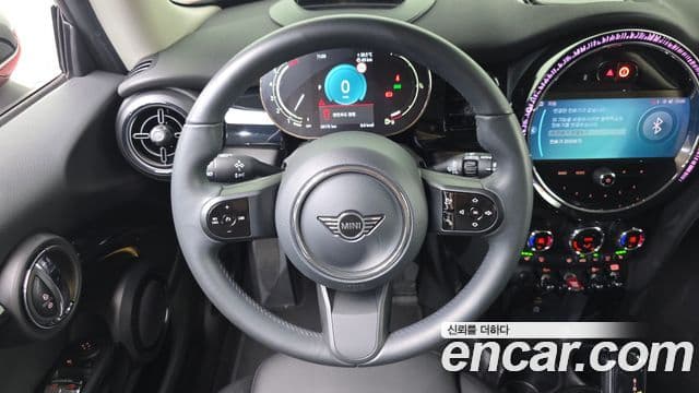 Mini Cooper 2023 — фото 13 из 20