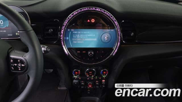 Mini Cooper 2023 — фото 15 из 20