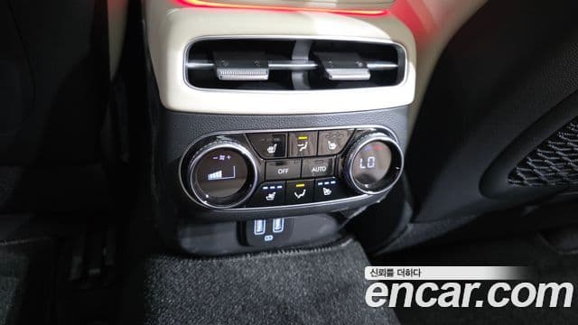 Genesis GV70 2023 — Şəkil 18/20