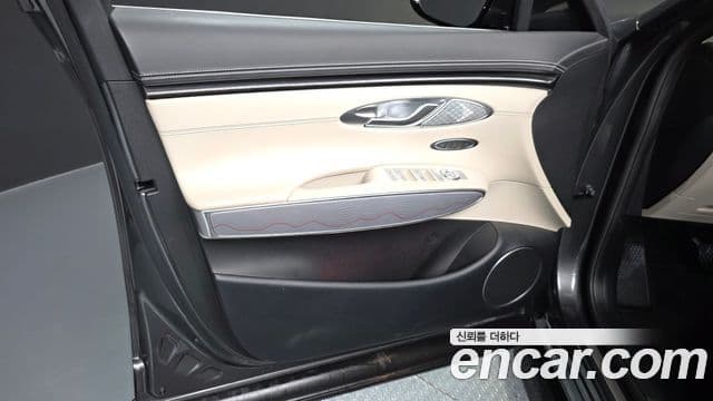 Genesis GV70 2023 — Şəkil 22/35