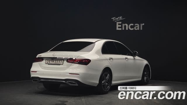 Mercedes-Benz E-Class 2022 — ფოტო 2/20