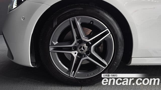 Mercedes-Benz E-Class 2022 — ფოტო 5/20
