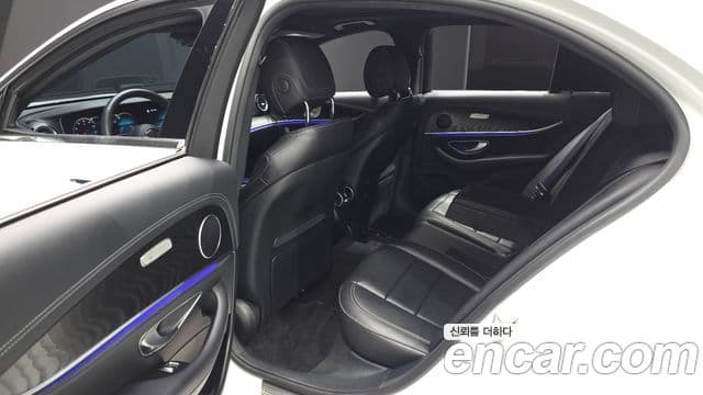 Mercedes-Benz E-Class 2022 — ფოტო 12/20