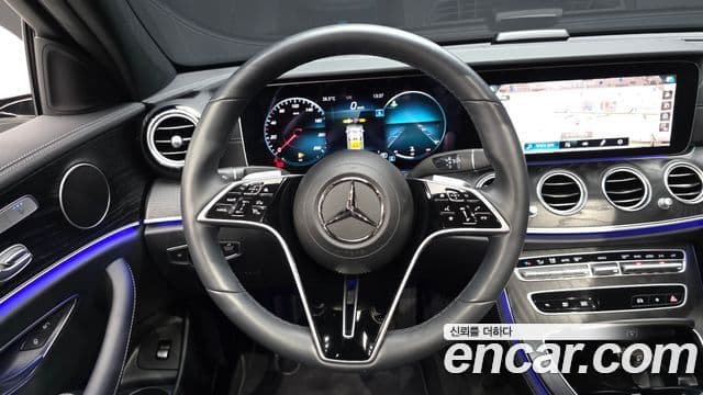Mercedes-Benz E-Class 2022 — ფოტო 13/20