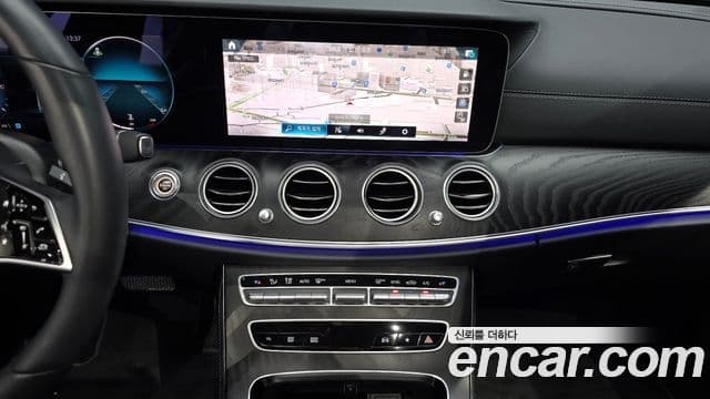 Mercedes-Benz E-Class 2022 — ფოტო 14/20