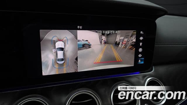 Mercedes-Benz E-Class 2022 — ფოტო 15/20