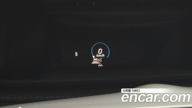 Mercedes-Benz E-Class 2022 — ფოტო 18/20