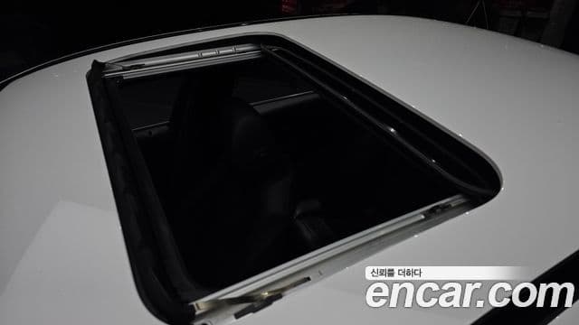 Mercedes-Benz E-Class 2022 — ფოტო 19/20