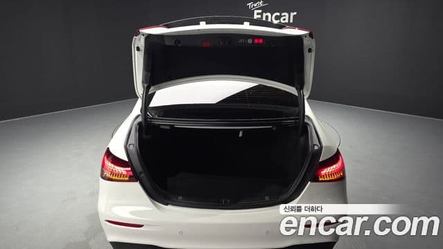 Mercedes-Benz E-Class 2022 — ფოტო 20/20
