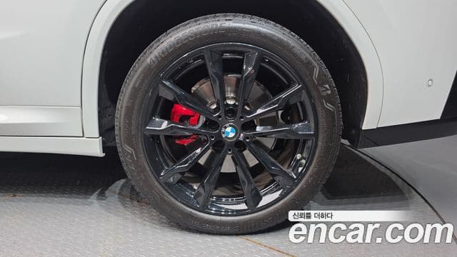 BMW X4 2025 — ფოტო 36/40
