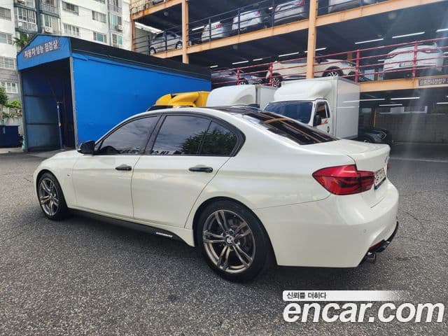 BMW 3 Series 2018 — Şəkil 15/18