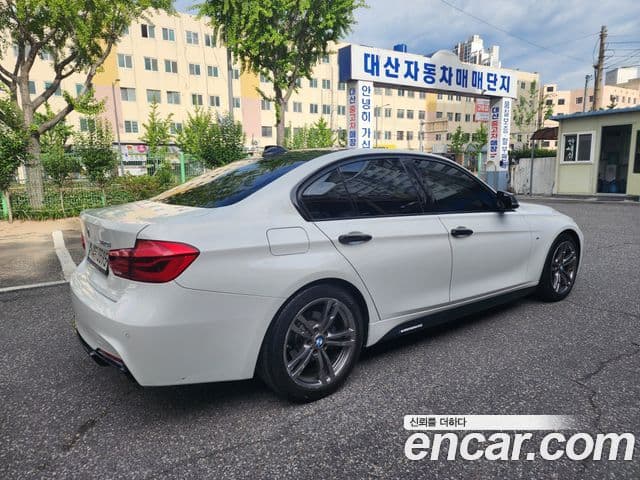 BMW 3 Series 2018 — Şəkil 10/18