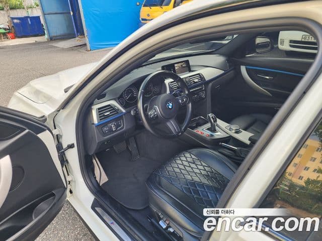 BMW 3 Series 2018 — Şəkil 13/18